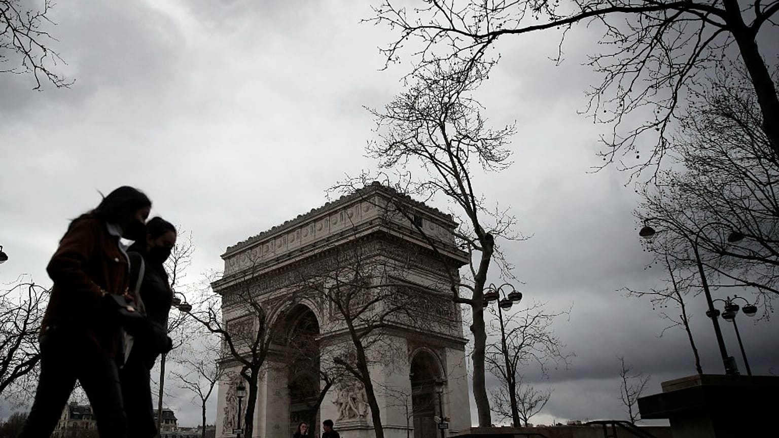 L'arco di trionfo a Parigi, Francia