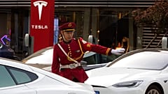 Tesla, Çin'in en büyük şehri Şangay'da büyük bir fabrikaya sahip.