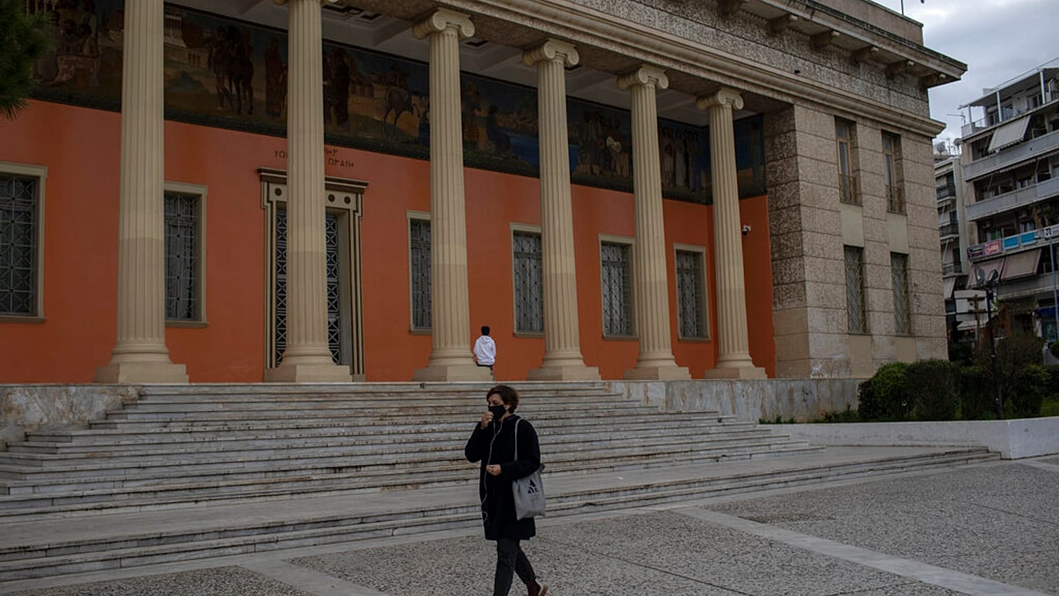 Μικρή αποκλιμάκωση των νέων κρουσμάτων στην Ελλάδα