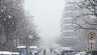 Schnee in Berlin am 19. März 2021 - während die Iinzidenz der Neuinfektionen steigt