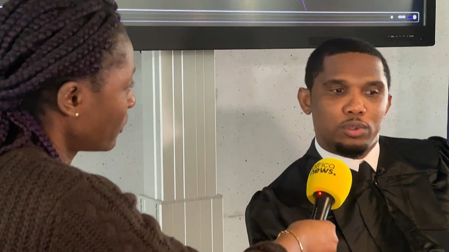 Jornalista Nathalie Wakam, da Africanews, entrevistou Samuel Eto'o em Lyon, França