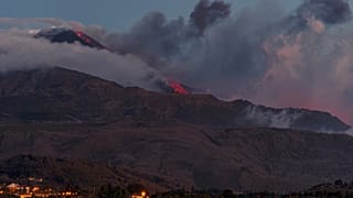 Islanda: l'eruzione del vulcano inattivo da secoli non bloccherà il traffico aereo