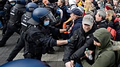 Auseinandersetzungen zwischen Querdenkern und Polizei in Kassel