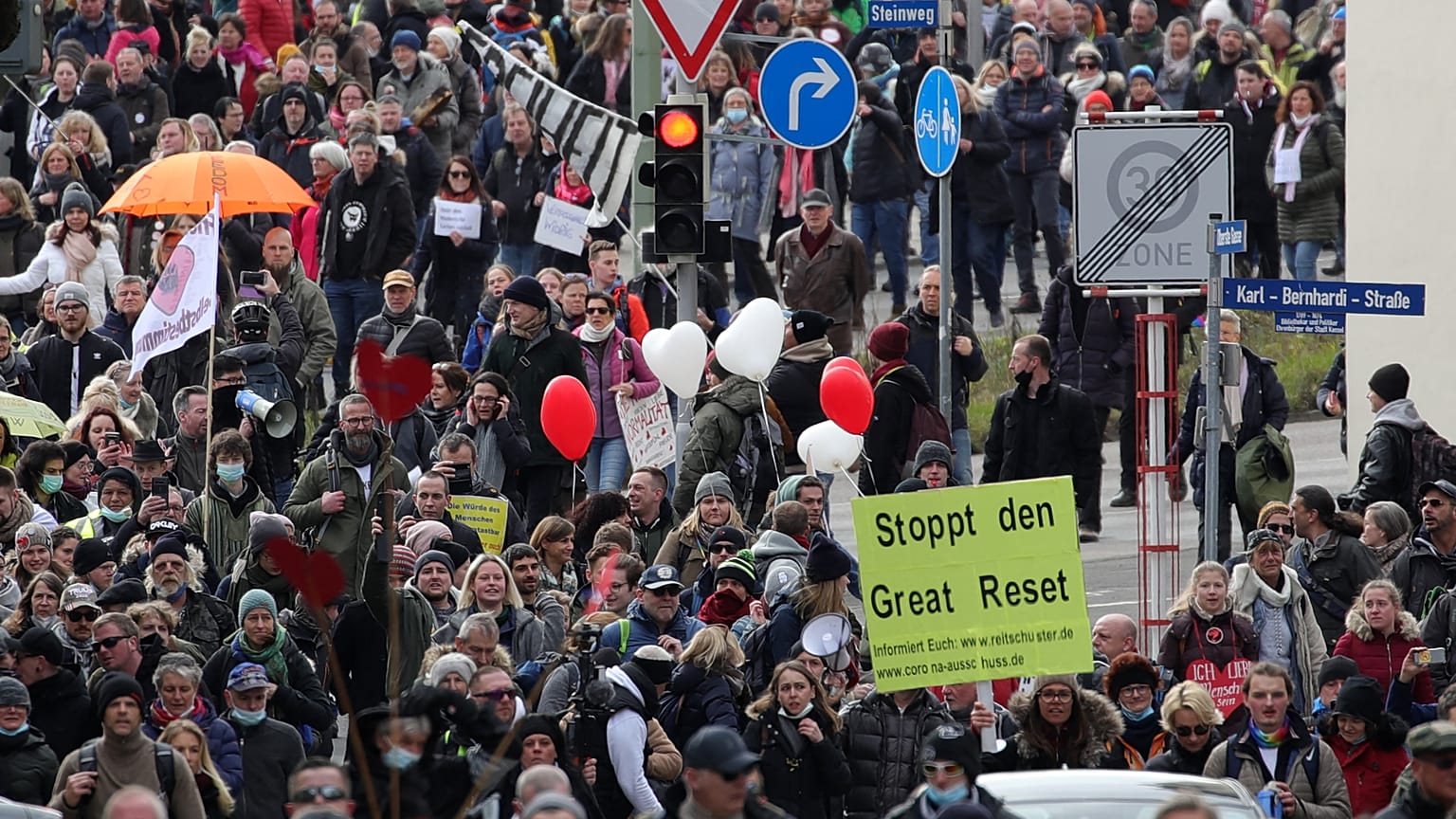 Kassel'de Covid-19 önlemleri protesto edildi 