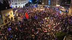 Kurz vor der Wahl: 20.000 Israelis demonstrieren gegen Netanjahu