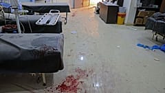 مشفى ميداني في قرية الأتارب بمحافظة حلب شمال سوريا في 21 آذار 2021 ، بعد استهدافه بقصف من قوات النظام.