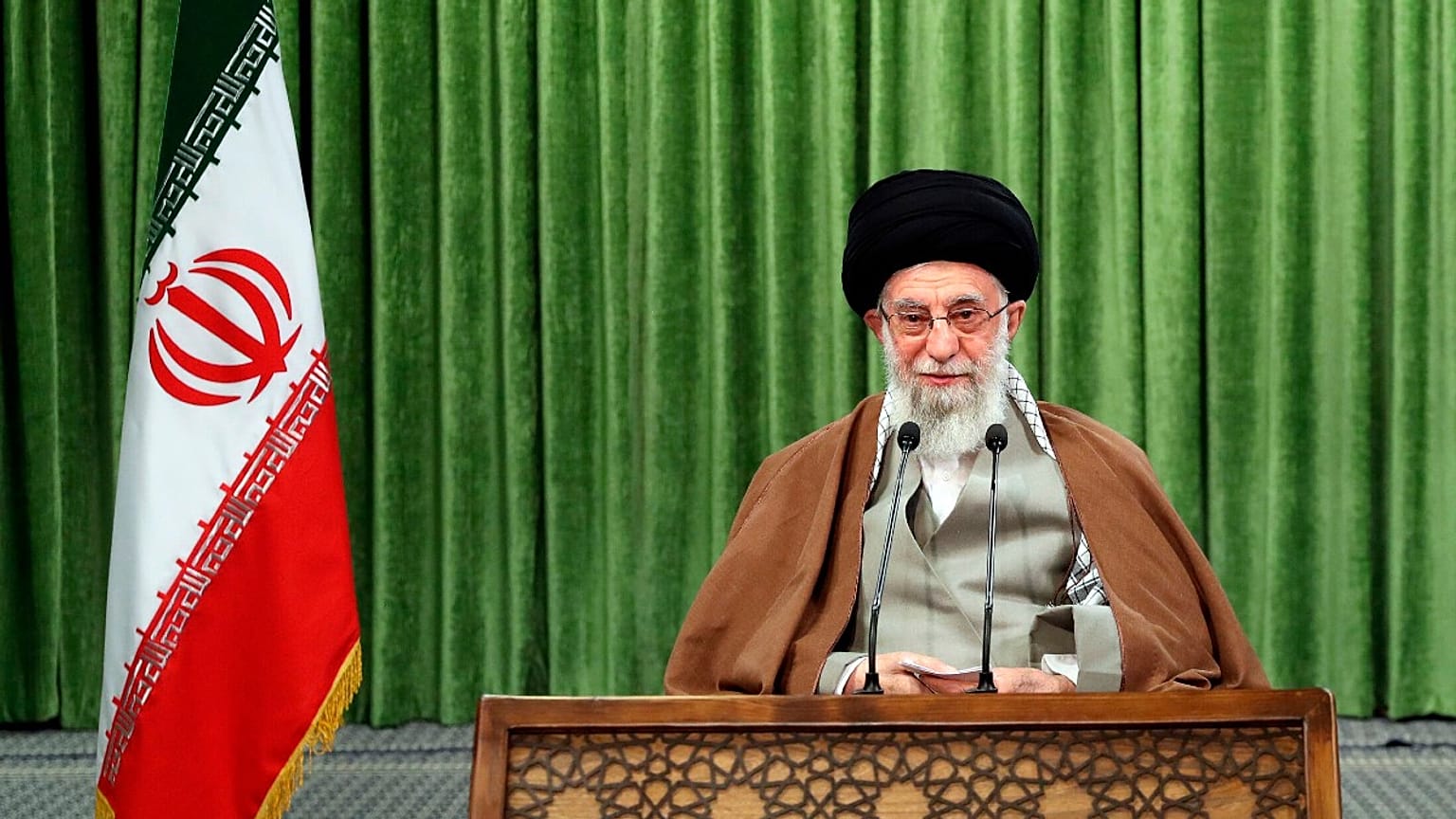علی خامنه‌ای