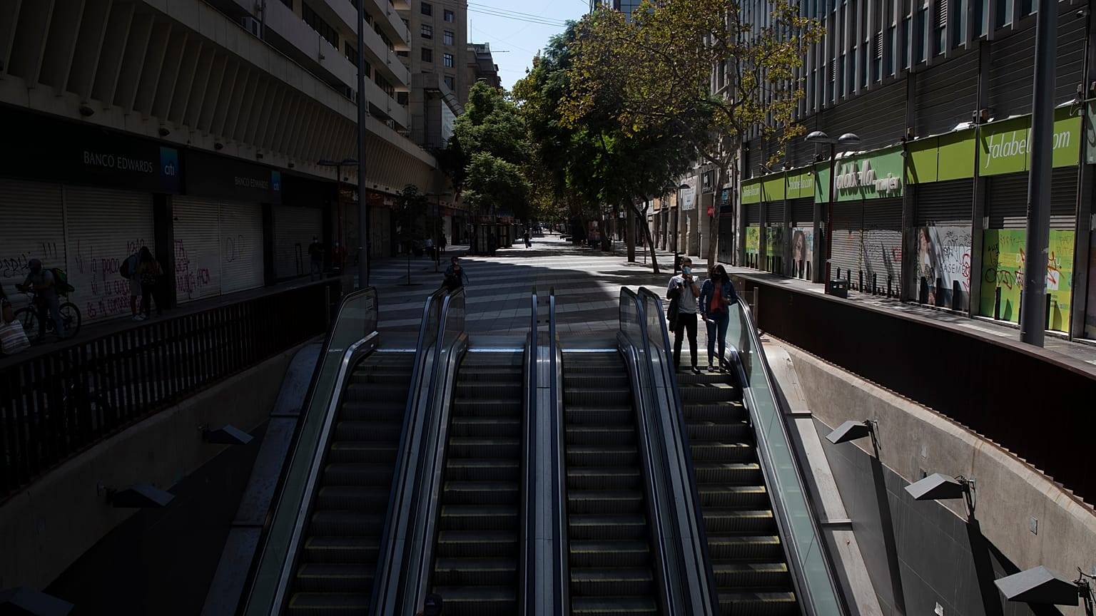 Zona comercial del Paseo Ahumada en Santiago este sábado