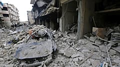 Rus savaş uçaklarının saldırısı sonrası enkaz (Arşiv)