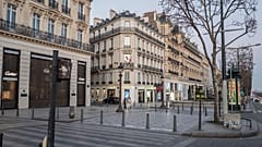 Unmaskierte Narren in Marseille, Murren an Polens Grenze