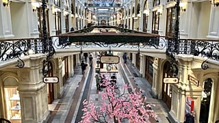 Im Warenhaus GUM am Roten Platz gibt es auch ein Corona-Impfzentrum