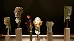 Sanxingdui bölgesinde bulunan eserler Sichuan'da bir müzede sergileniyor.