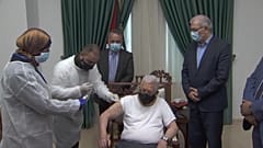 محمود عباس - لقاح كوفيد-19
