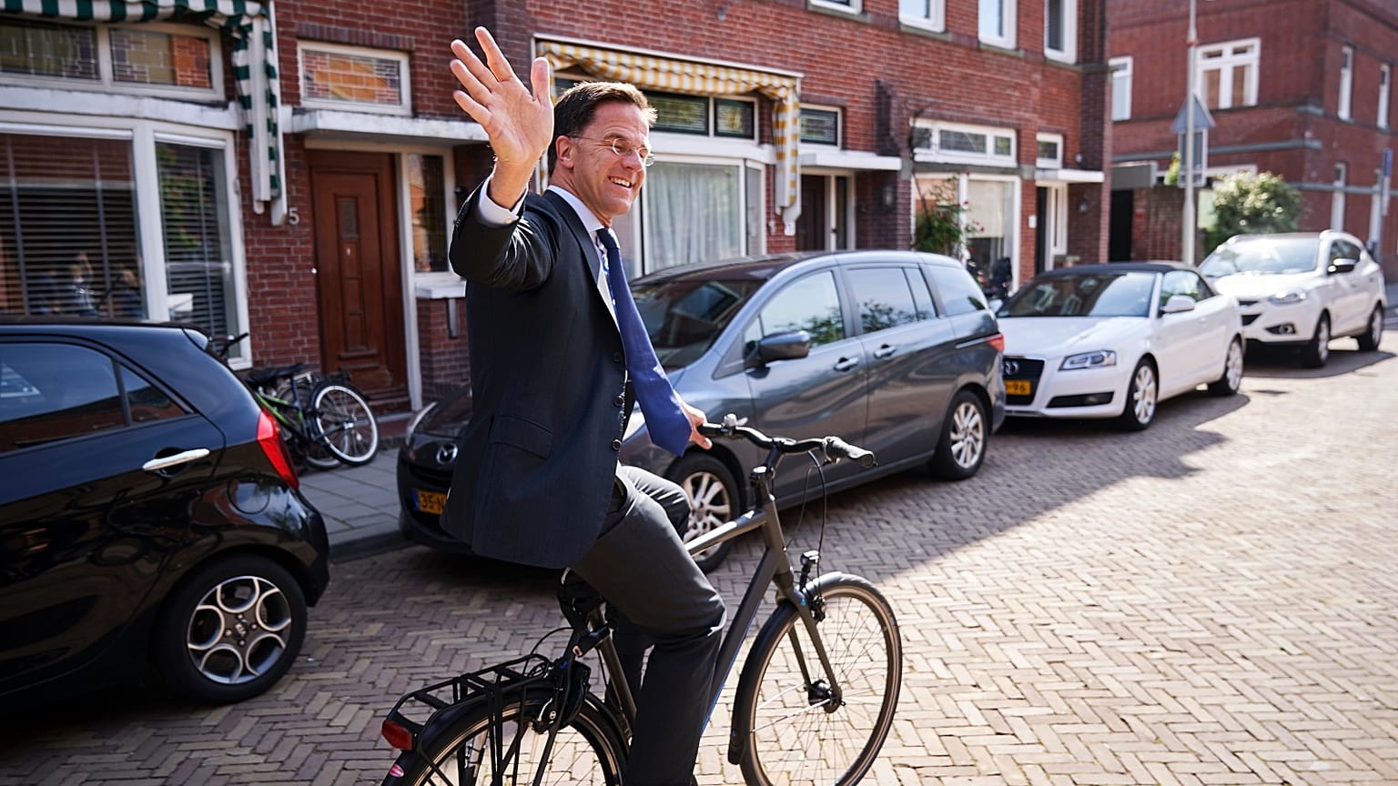 Mark Rutte kerékpáron indult az EP-választásokra 2019 májusában