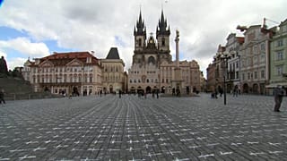 Az első elhunyt COVID-betegre emlékeztek Csehországban 