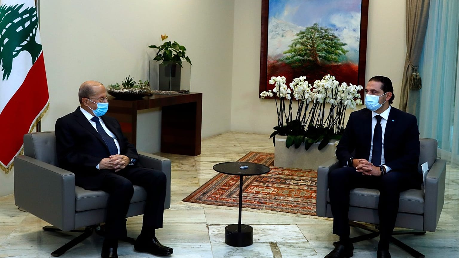 الرئيس اللبناني ميشال عون خلال لقائه رئيس الوزراء المكلف سعد الحريري في القصر الجمهوري في بعبدا. بيروت 2021/03/22