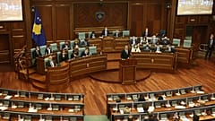 Kurti'nin liderliğinde kurulan yeni hükümet, 120 üyesi bulunan Kosova Meclisinde 67 milletvekilinin desteği ile güvenoyu aldı