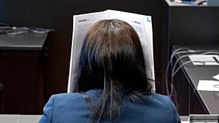 Omaima . beim Prozess in Hamburg 2020