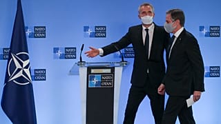 الأمين العام لحلف شمال الأطلسي ينس ستولتنبرغ ووزير الخارجية الأميركي  أنتوني بلينكن/ بروكسل 23 آذار-مارس 2021