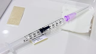 AstraZeneca oltás előkészítve