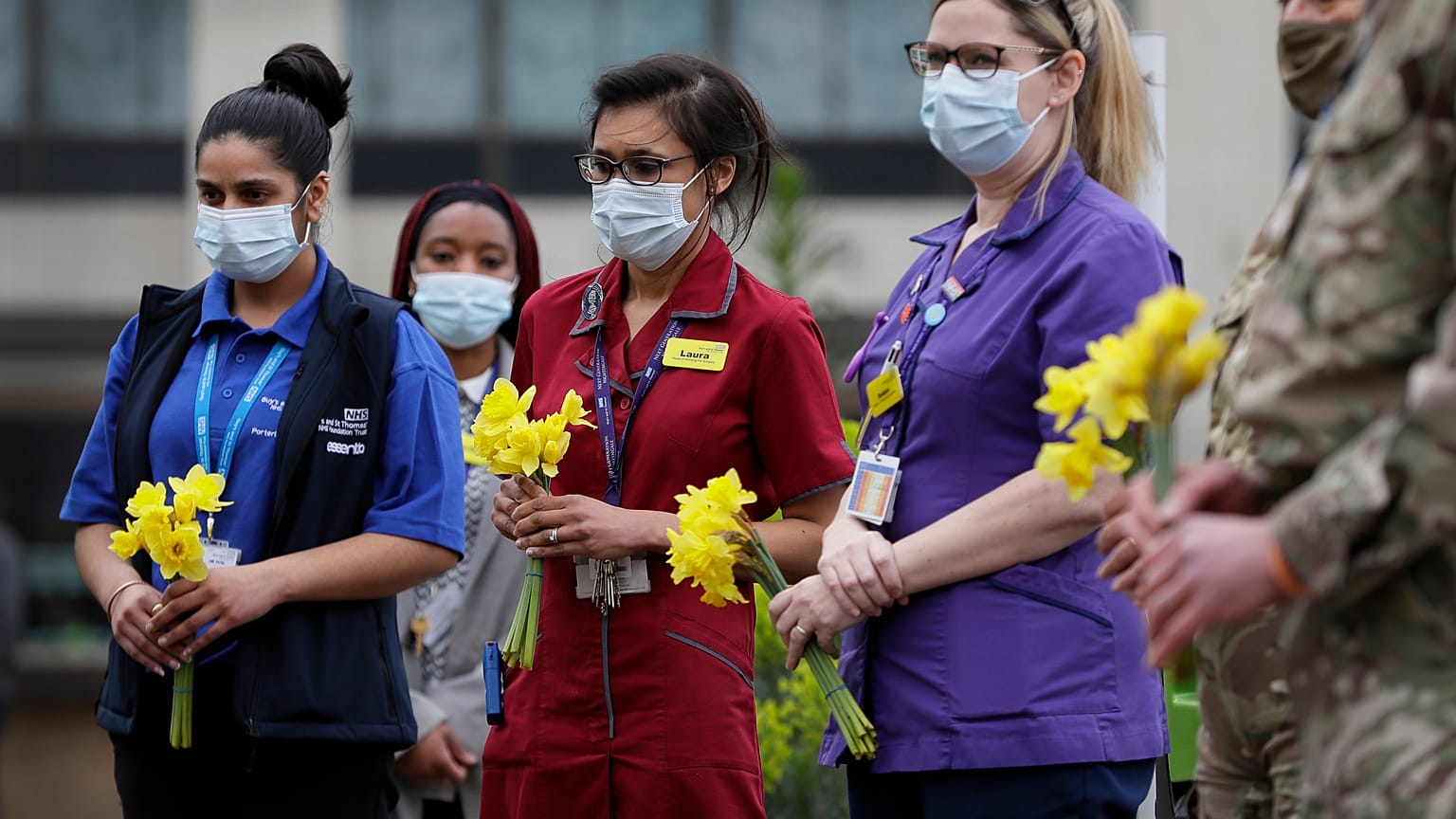Minuto de silencio ante el Hospital Saint Thomas de Londres