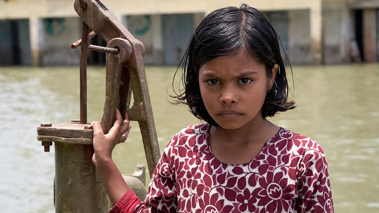 Dünya'da Muson yağmurları sebebiyle en çok sel selaketi ve temiz su sorunun yaşandığı Bangladeş'in Chakma bölgesinden bir kare.