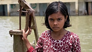 Dünya'da Muson yağmurları sebebiyle en çok sel selaketi ve temiz su sorunun yaşandığı Bangladeş'in Chakma bölgesinden bir kare.