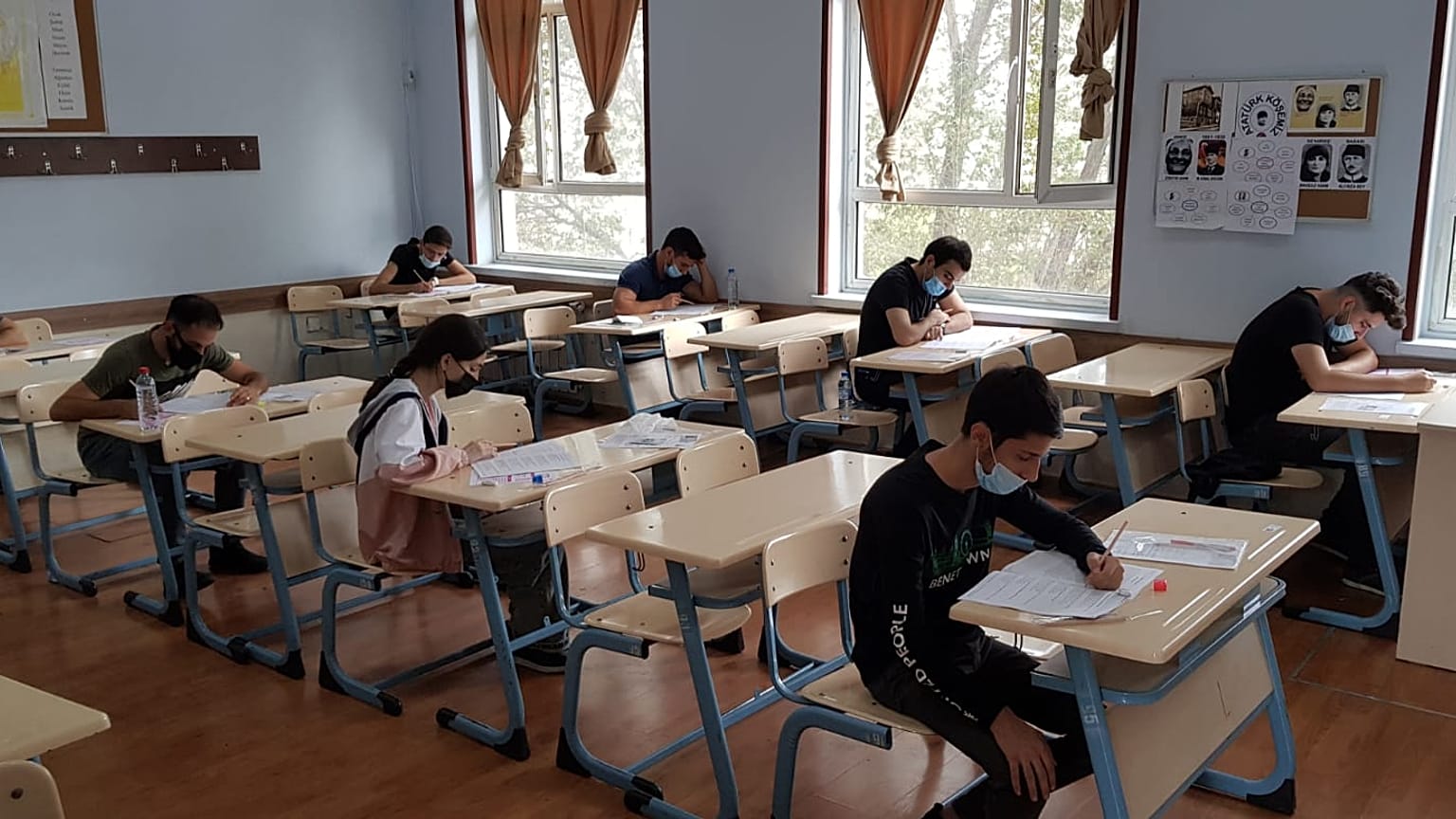 MEB, liselilerin sınavlarını erteledi