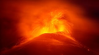 Spettacolare eruzione dell'Etna