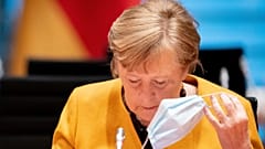 Angela Merkel sah sich angesichts ihrer Kehrtwende zu einer Entschuldigung vor dem Bundestag gezwungen