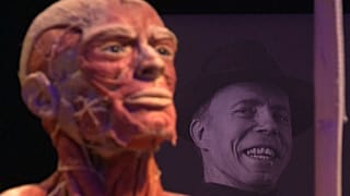Доктор фон Хагенс (справа) и его экспонат