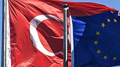 Türkiye ve AB bayrakları
