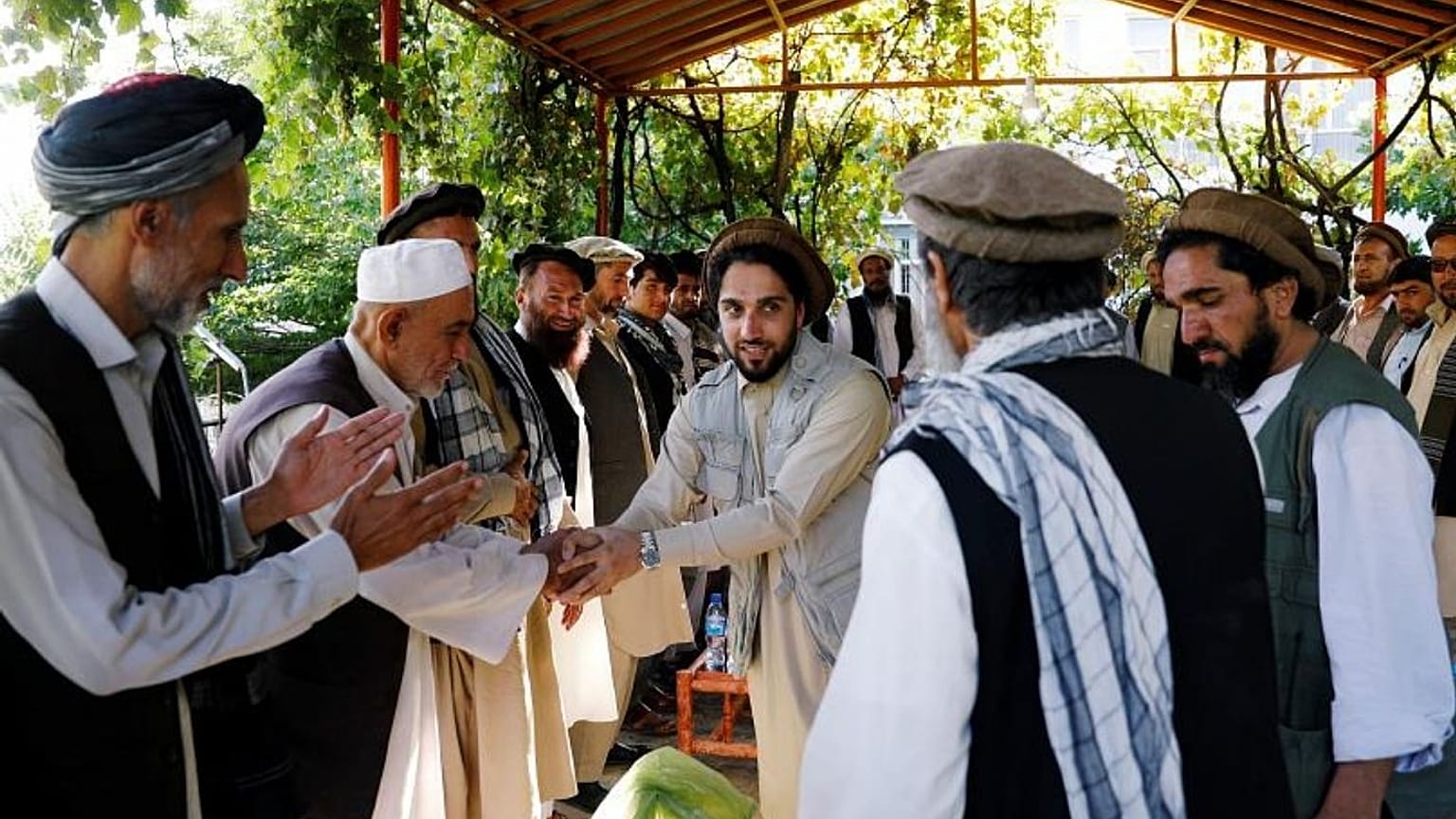 احمد مسعود (وسط)، پسر احمدشاه مسعود