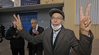 إطلاق سراح المعطي منجب مؤقتًا بعد ثلاثة أشهر في الحجز