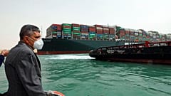 Photo du porte-conteneur Evergreen bloqué dans le Canal de Suez, 25 mars 2021