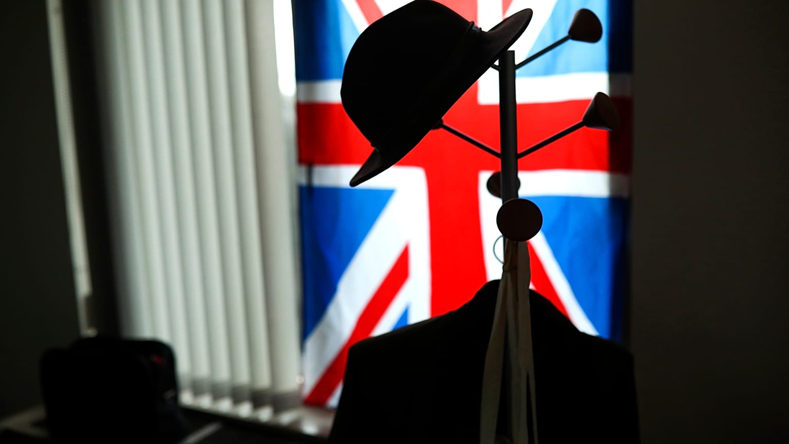 La bandiera dell'Union Jack nell'ufficio dell'ex europarlamentare Nigel Farage al Parlamento europeo a Bruxelles, martedì 28 gennaio 2020
