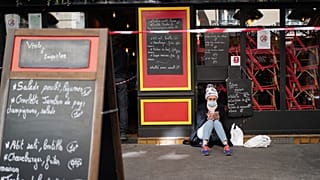 Inactivité et ambiance morne dans un quartier de Paris, le 24 mars 2021