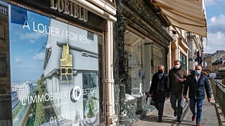Франция ужесточила санитарные меры еще в трех департаментах страны