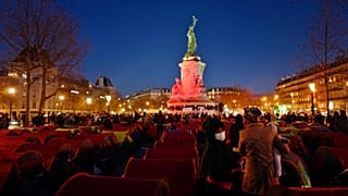 Polícia desmantela acampamento em Paris