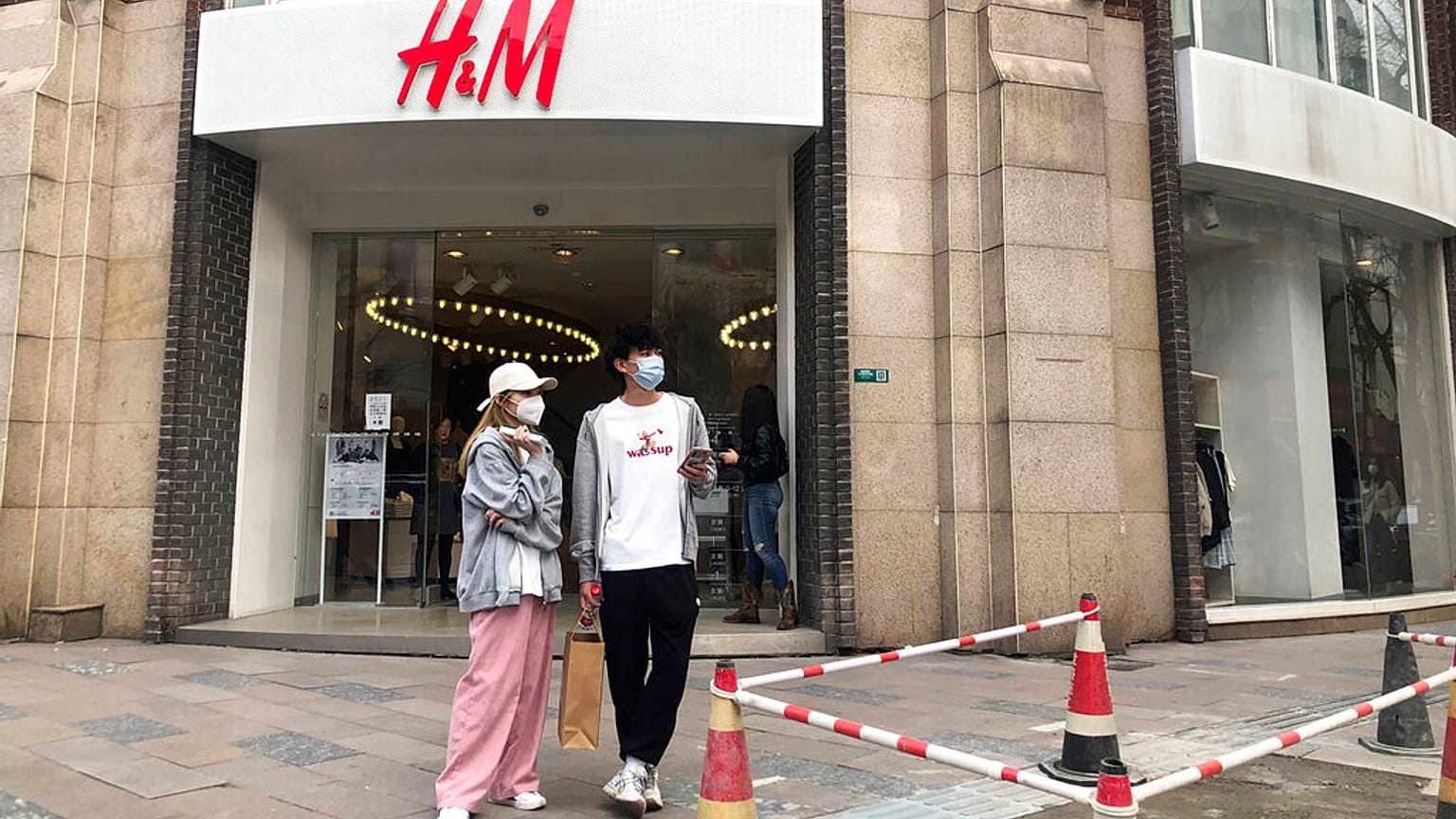Çin'in en büyük şehri Şangay'da bulunan bir H&M mağazası.