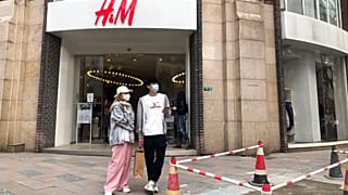 Çin'in en büyük şehri Şangay'da bulunan bir H&M mağazası.