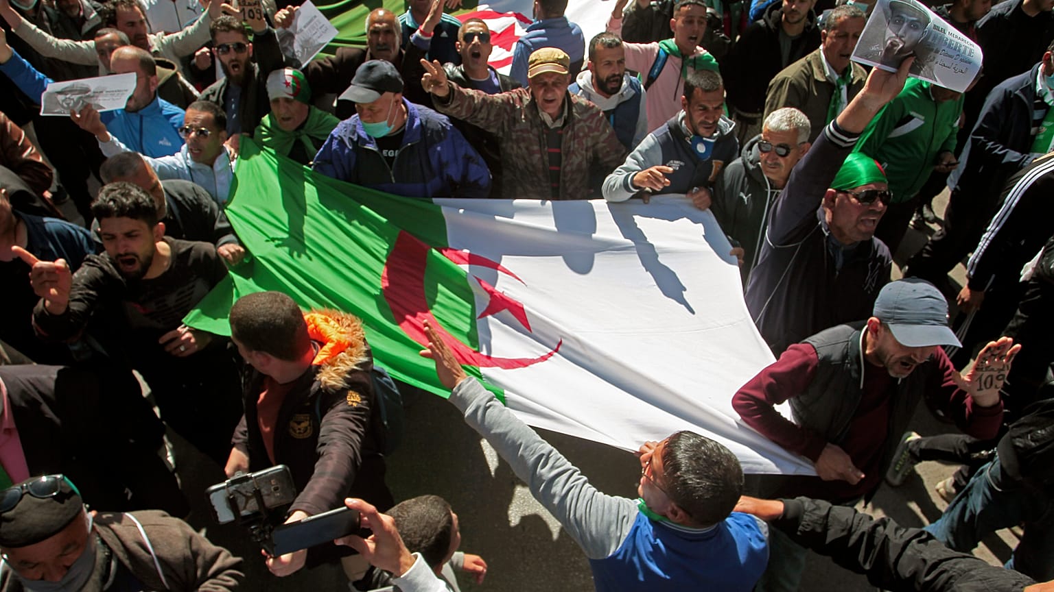 مسيرات جديدة للحراك الاحتجاجي في الجزائر الجمعة