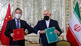ایران و چین سند همکاری ۲۵ ساله امضاء کردند