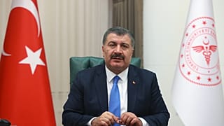 Sağlık Bakanı Fahrettin Koca, Covid-19 aşı programında 60 yaş üzeri ve bazı risk gruplarına geçildiğini duyurdu. 