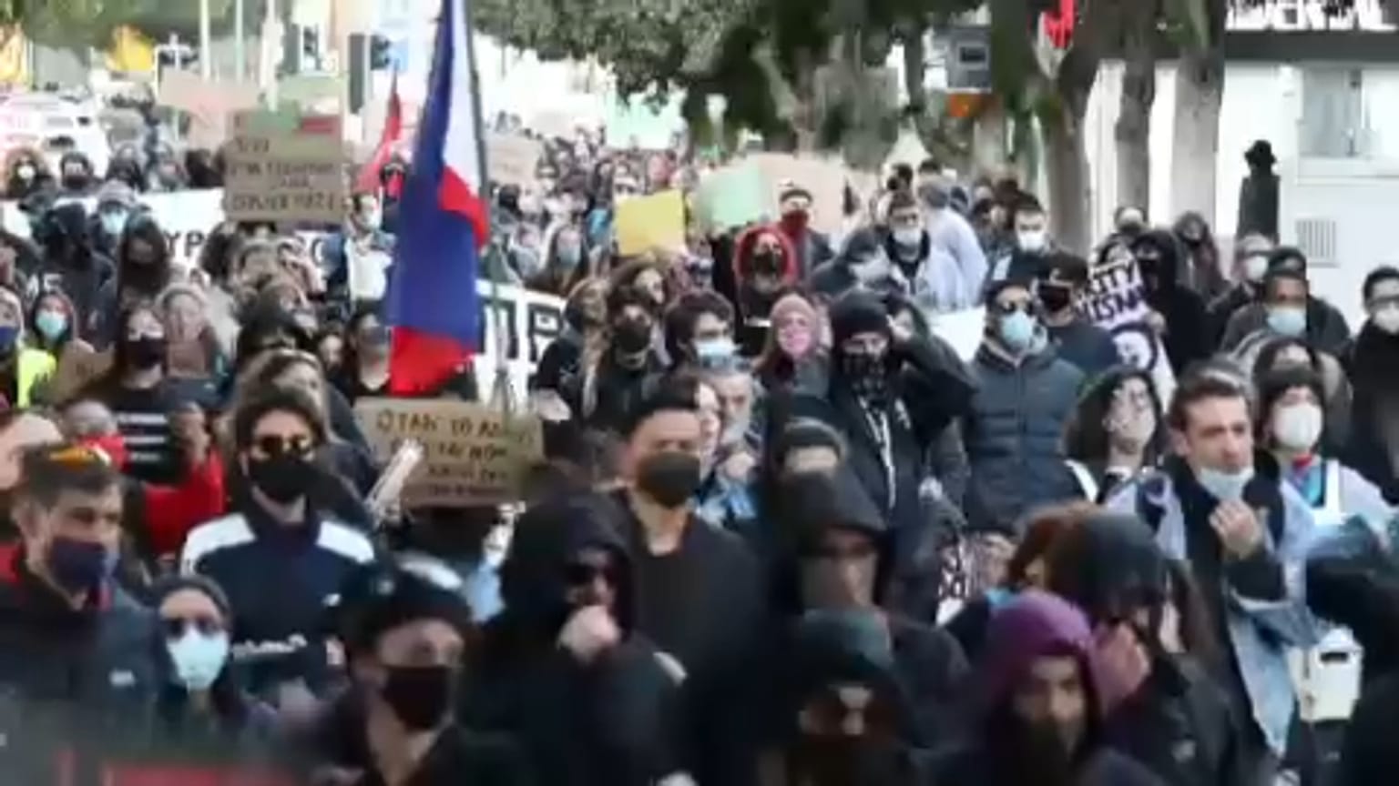 A Cipro una marcia contro il governo, centinaia di persone in piazza