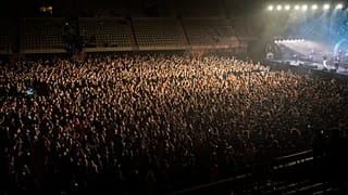 Βαρκελώνη: Γεύση επιστροφής στην κανονικότητα - Ροκ συναυλία με 5.000 θεατές