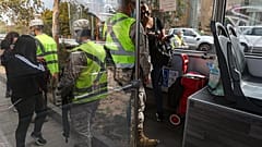 Soldados controlan el cumplimiento de las medidas