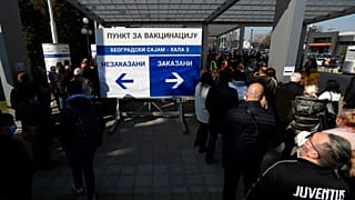 Coronavirus nei Balcani: la Serbia vaccina gli stranieri