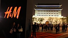 İnternet üzerindeki boykotun yanı sıra H&M'in mağazalarında da müşteri sayısının gözle görülür bir şekilde azaldığı bildirildi