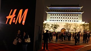 İnternet üzerindeki boykotun yanı sıra H&M'in mağazalarında da müşteri sayısının gözle görülür bir şekilde azaldığı bildirildi